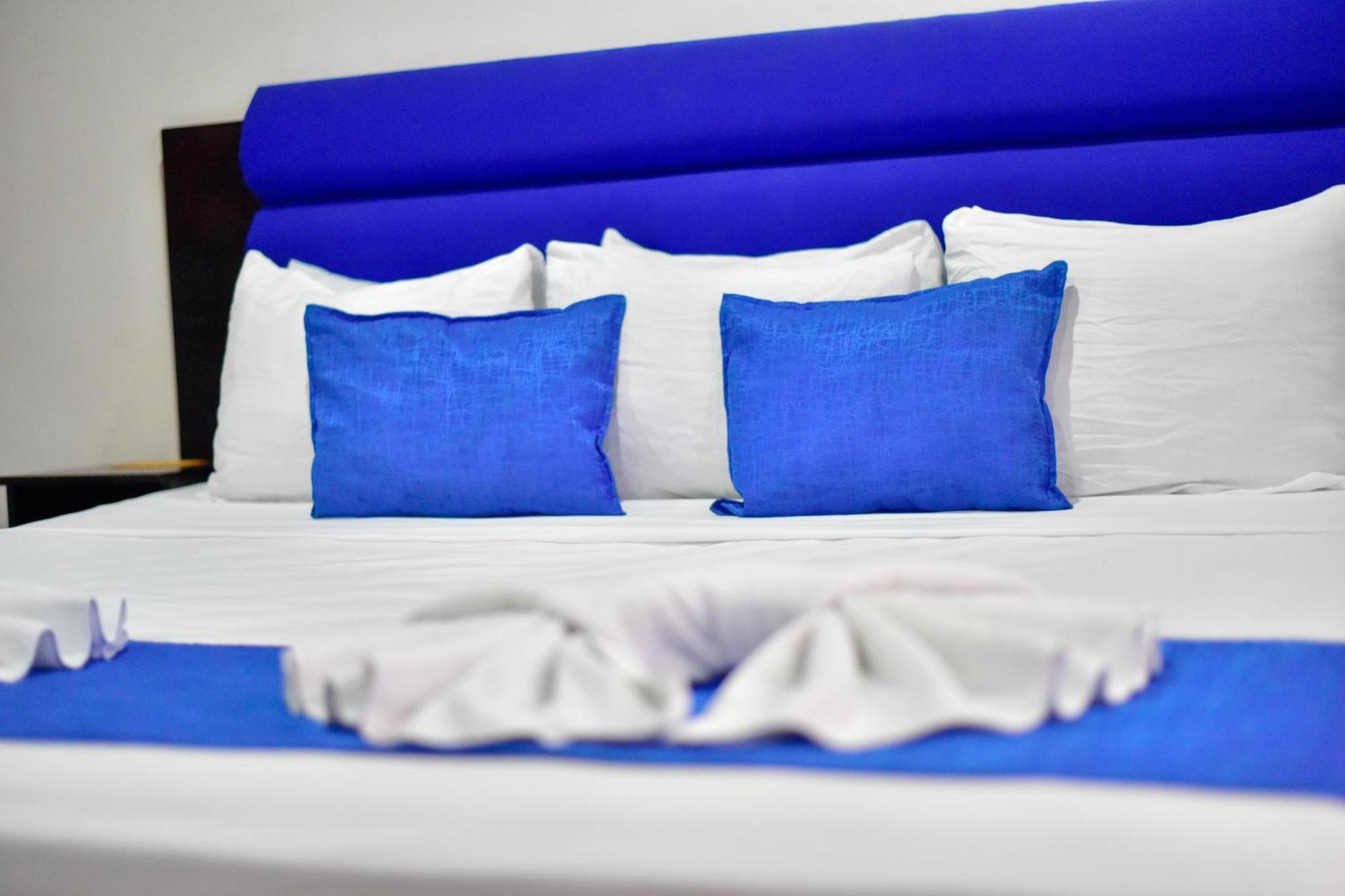 Republik Hotel, Bistro And Nightclub On Site ハコ エクステリア 写真